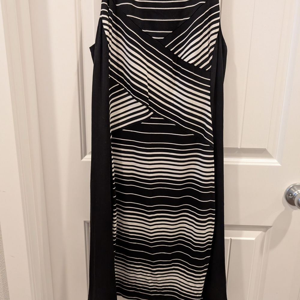 Black and White Striped Sleeveless Dress - Picture 3 of 6